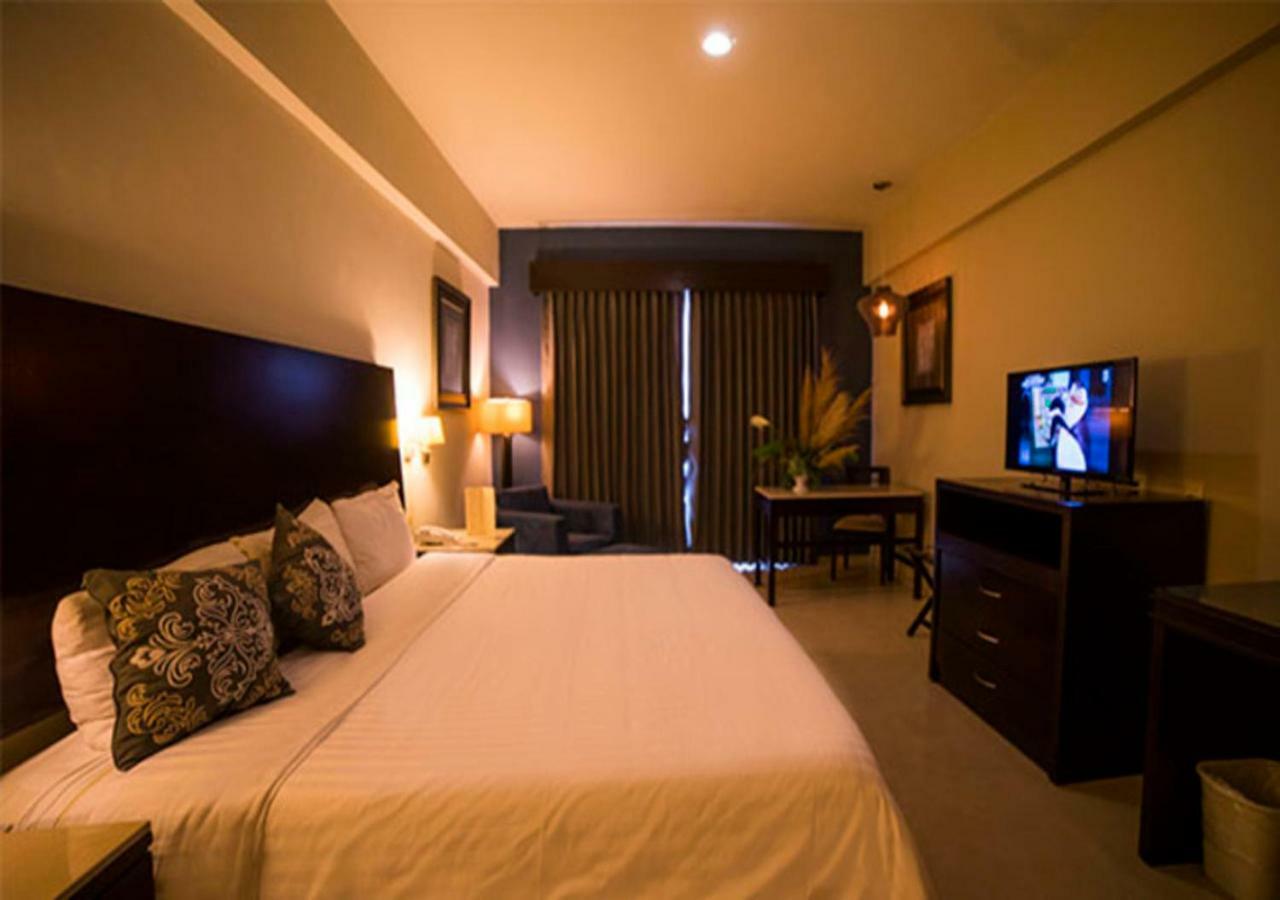 Grand Marlon Hotel